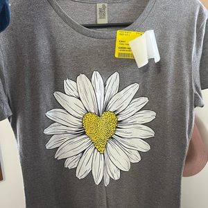 Small gray flower graphic tee